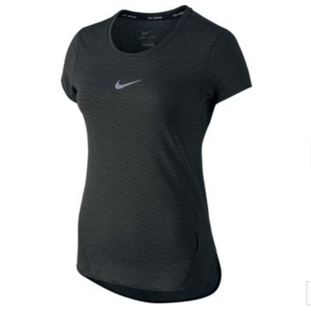 NWT Nike AeroReact Women's Small Short Sleeve